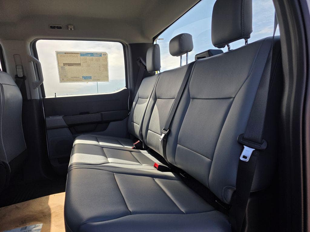 2026 Ford F-450SD XL DRW CAB CHASSIS image 27