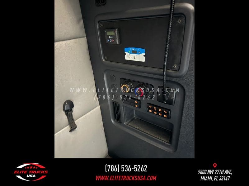 2022 Freightliner Cascadia image 21