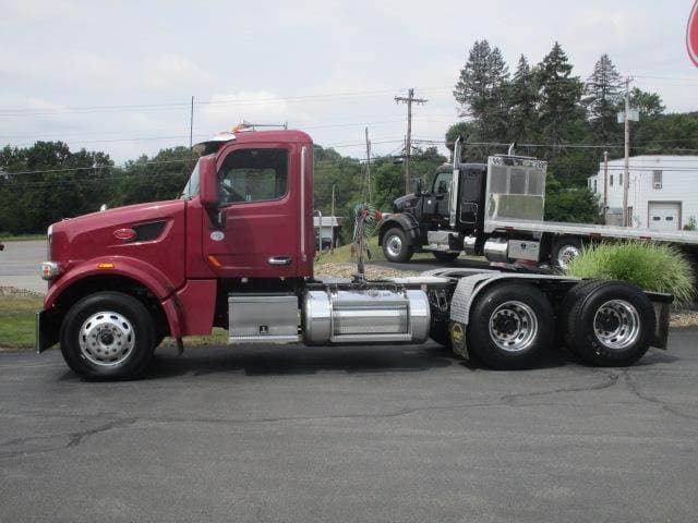2020 Peterbilt 567 image 2