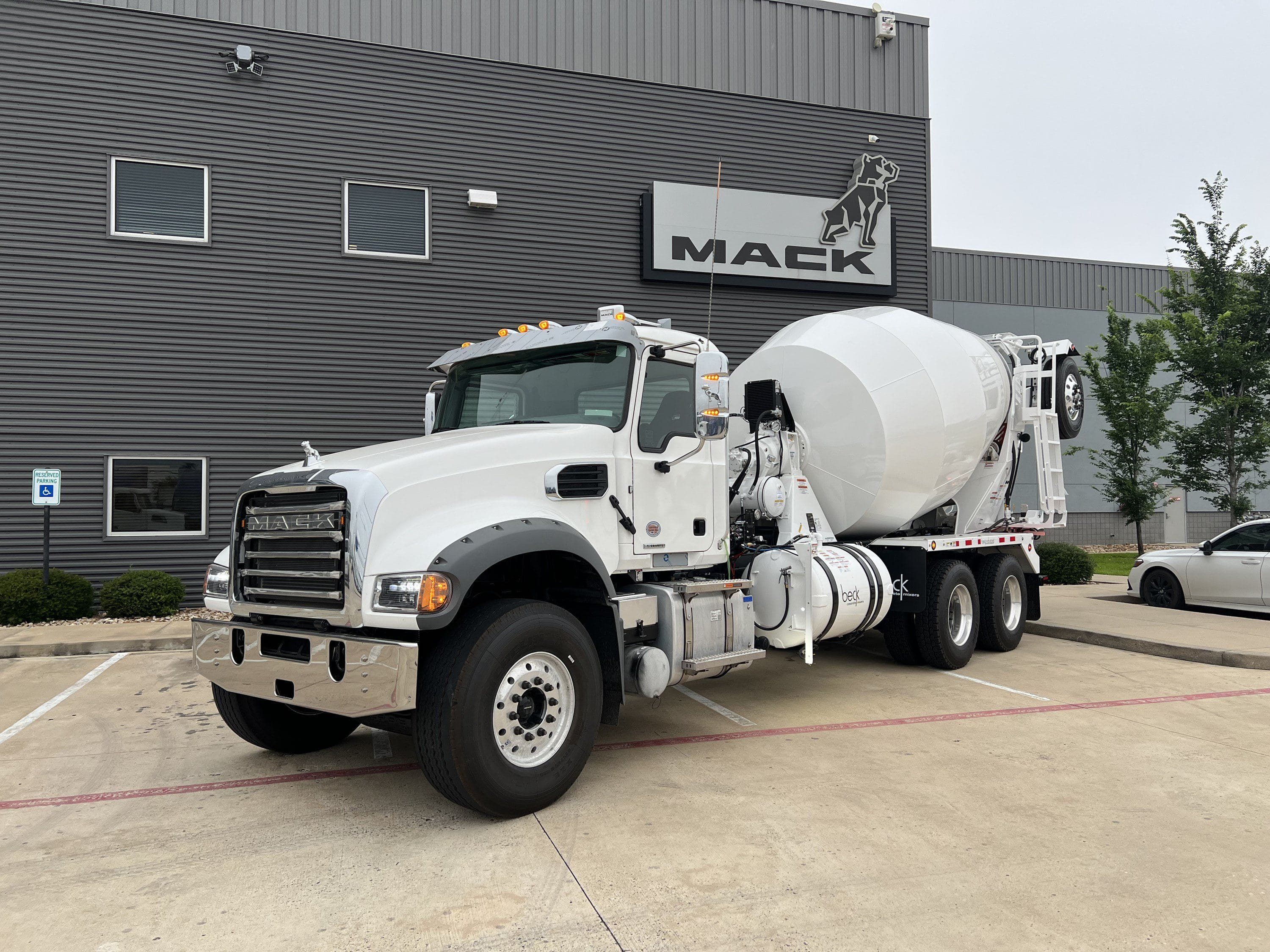2026 Mack Granite image 1