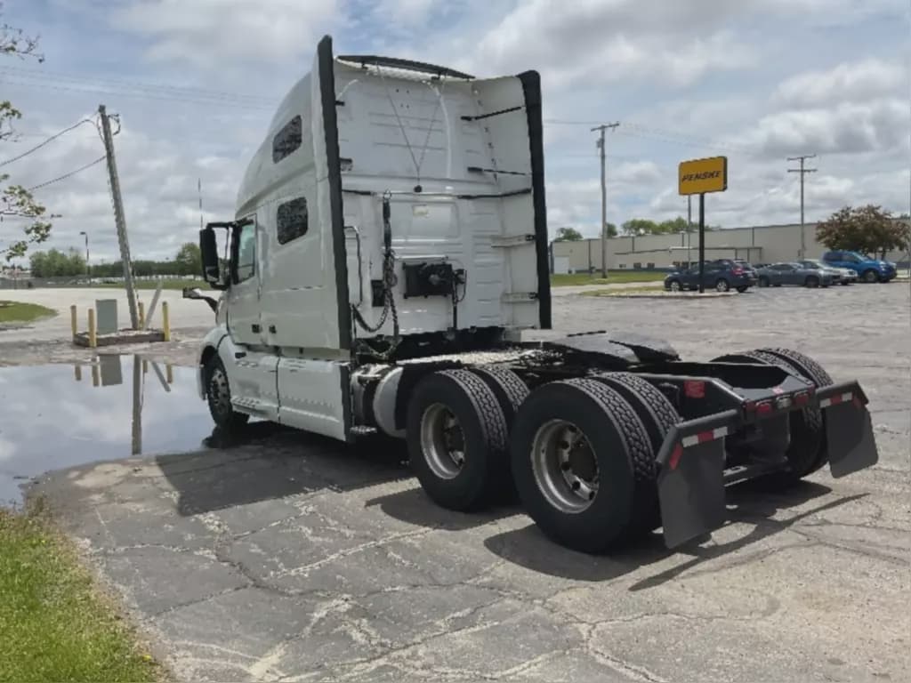 2019 Volvo VNL64760 image 3
