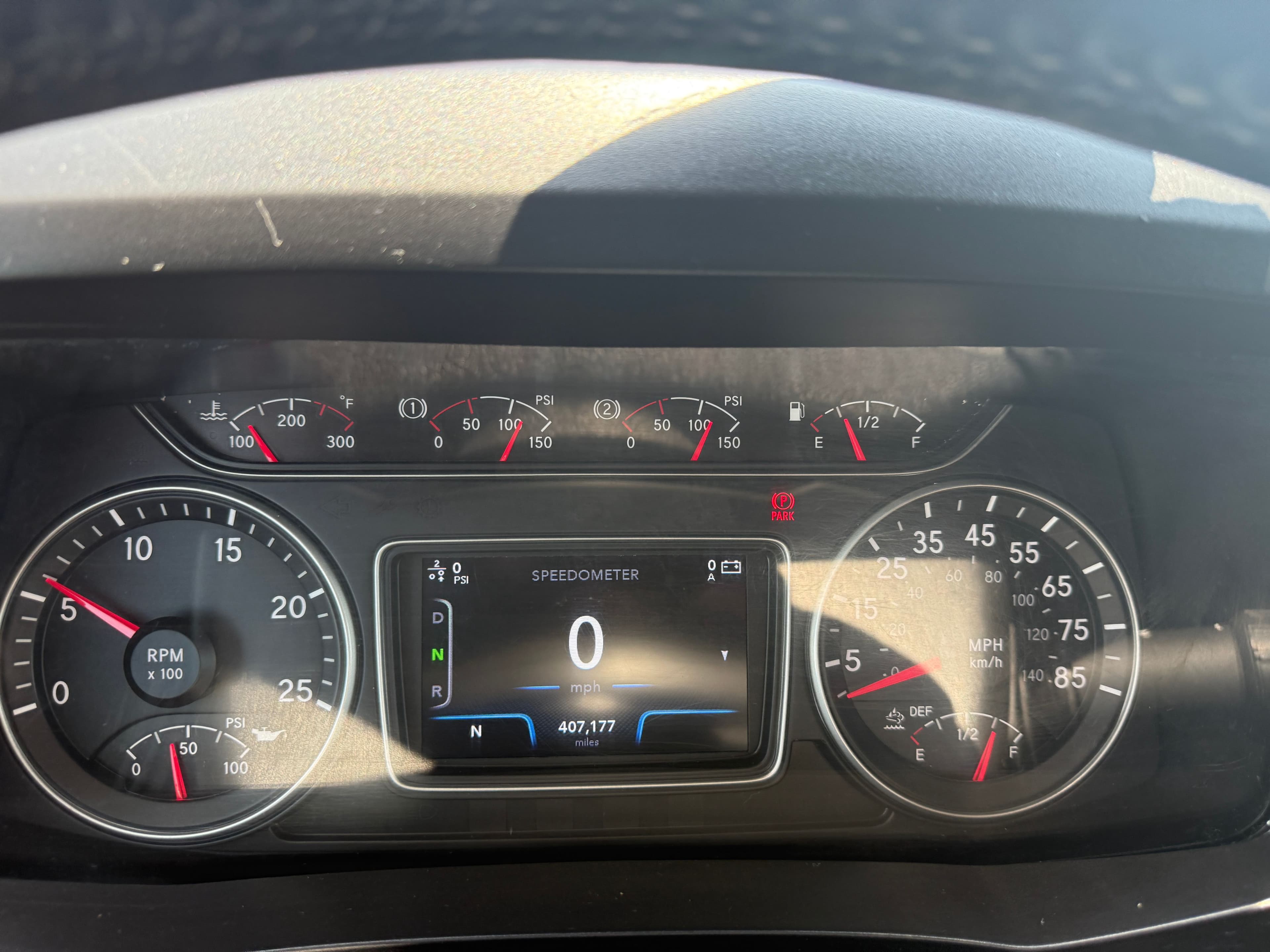 2021 International LT image 18