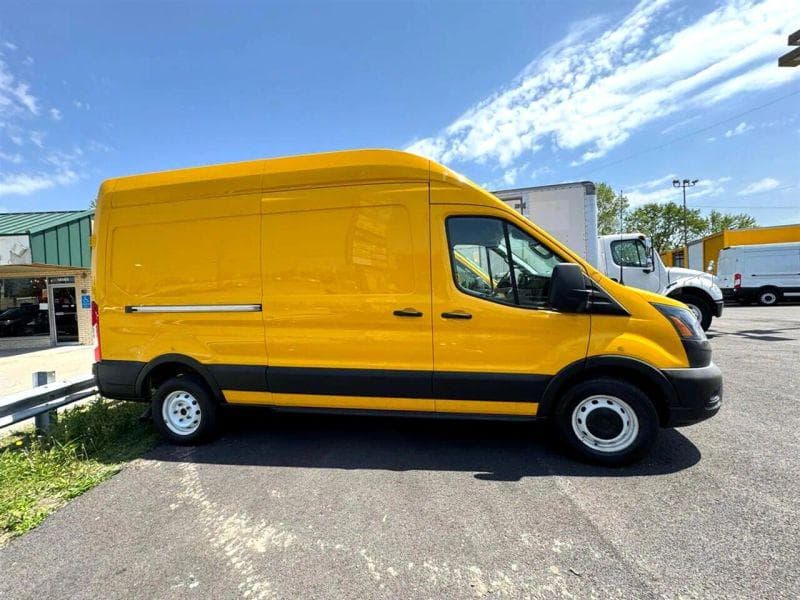 2021 Ford CF8000 image 4