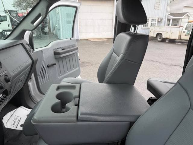 2016 Ford F-450 image 19