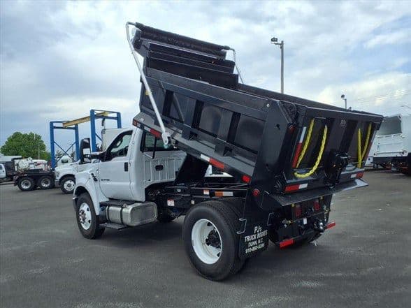 2027 Ford F750 XL SD image 6