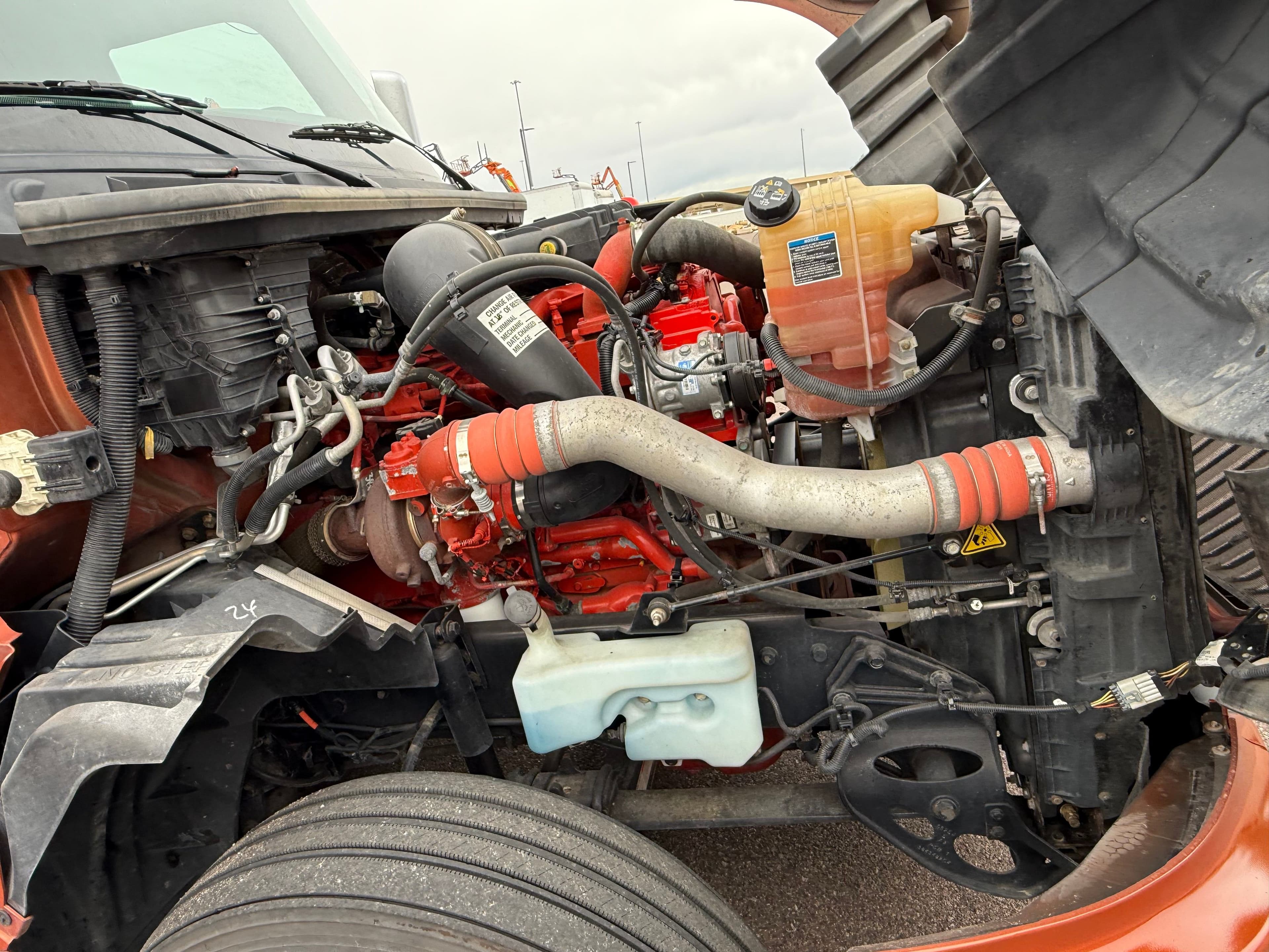 2022 International LT625 image 14