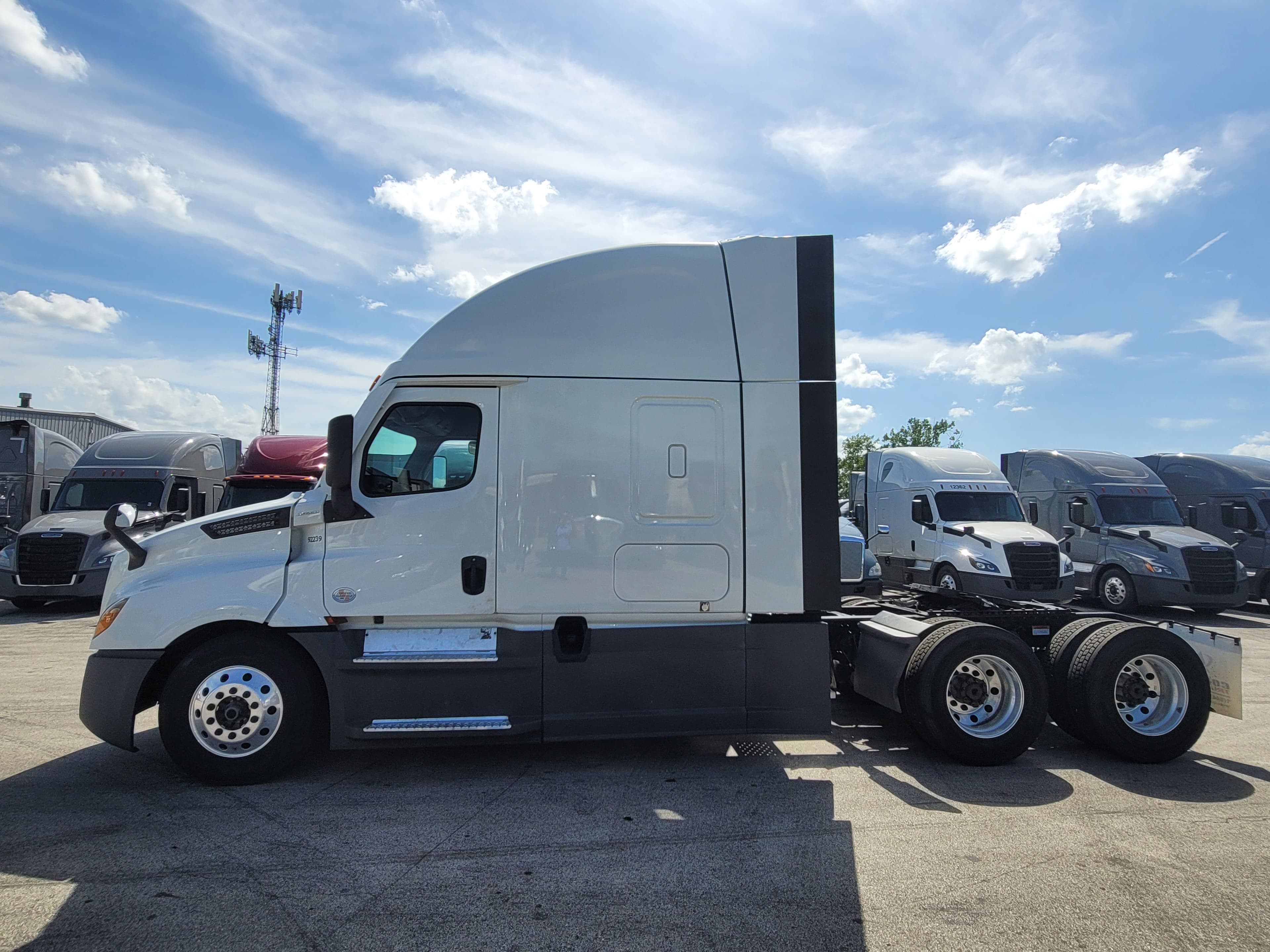 2022 Freightliner Cascadia 126 image 2