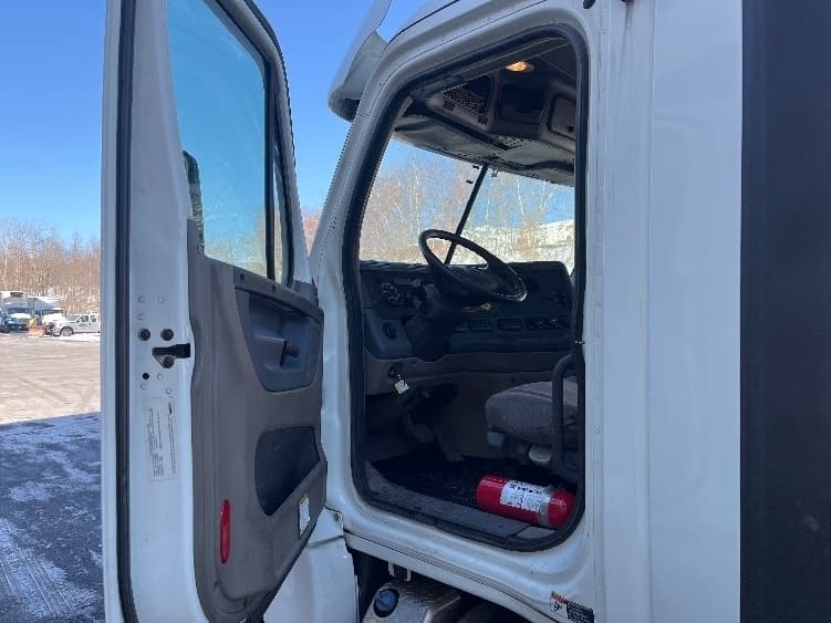 Used 2018 Freightliner Conventional - Day Cab, Tractor - CASCADIA 125 image 12