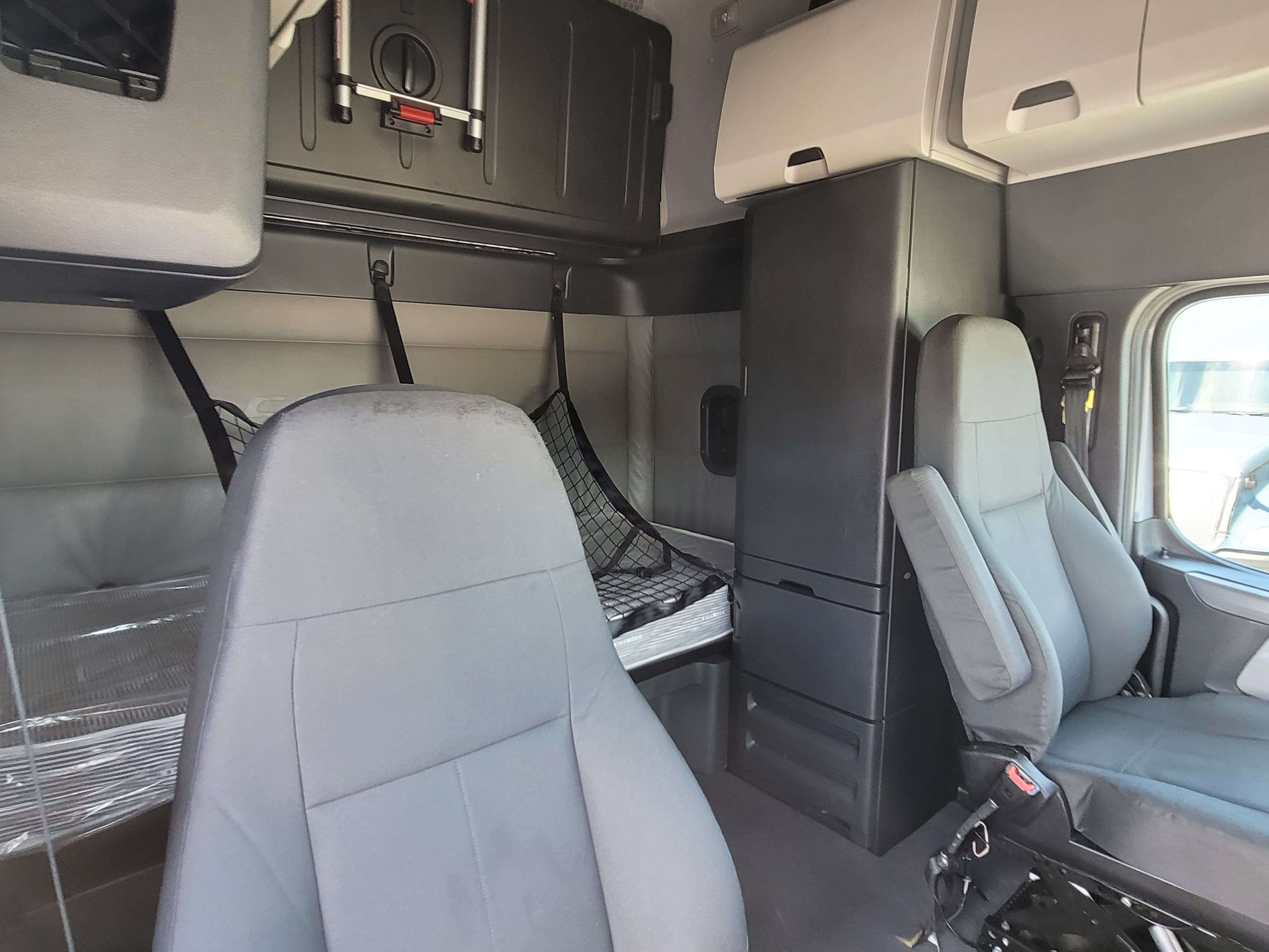 2022 Freightliner Cascadia 126 image 9