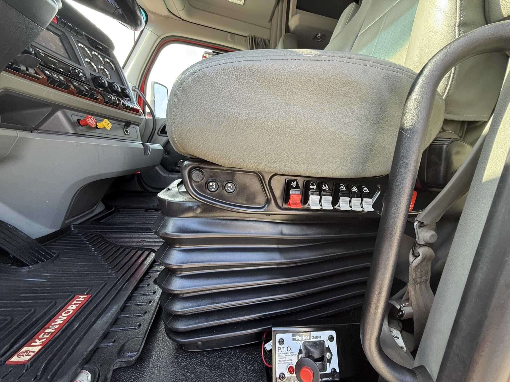 2022 Kenworth T880 image 6