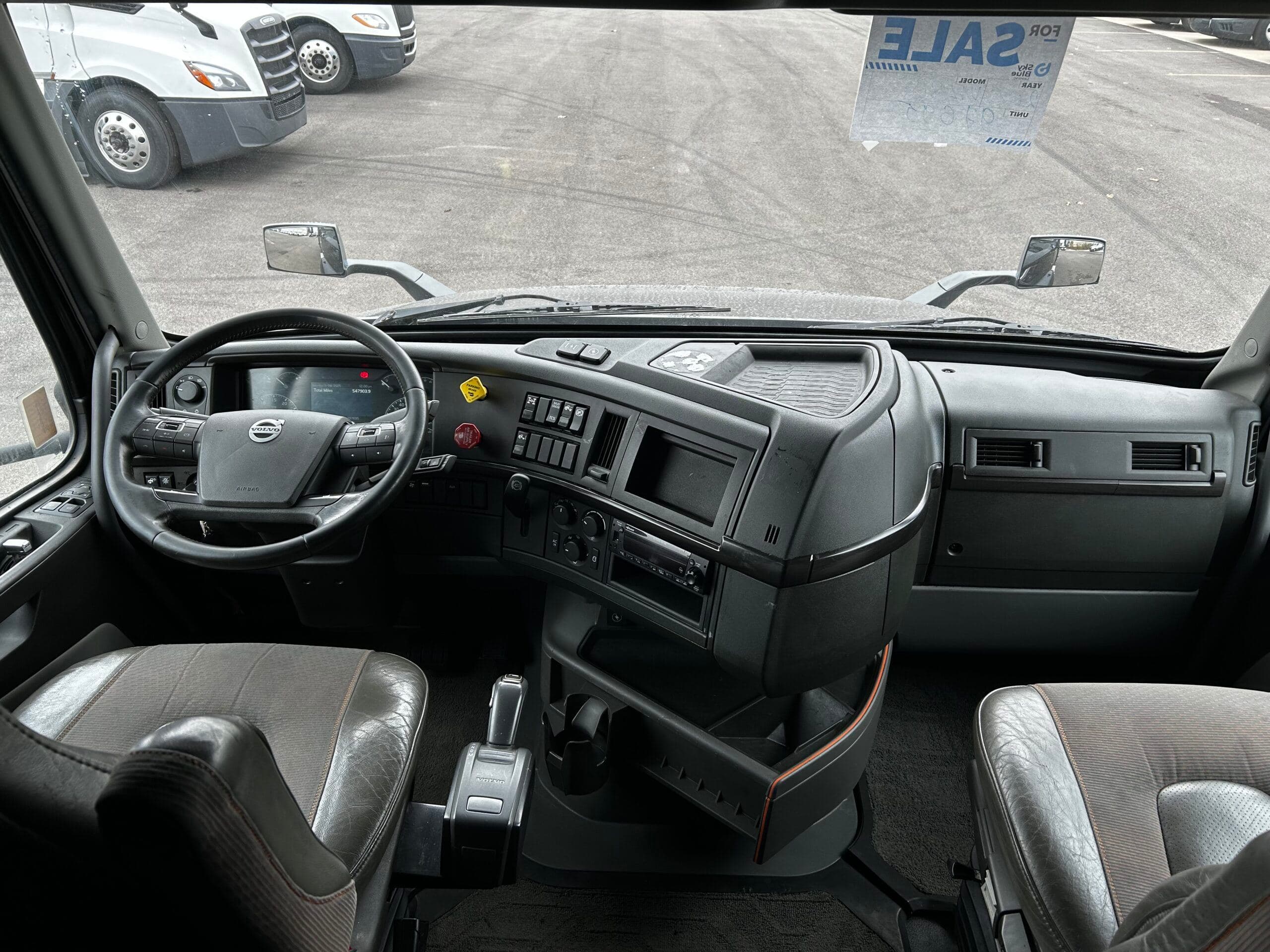 2022 Volvo VNL image 6