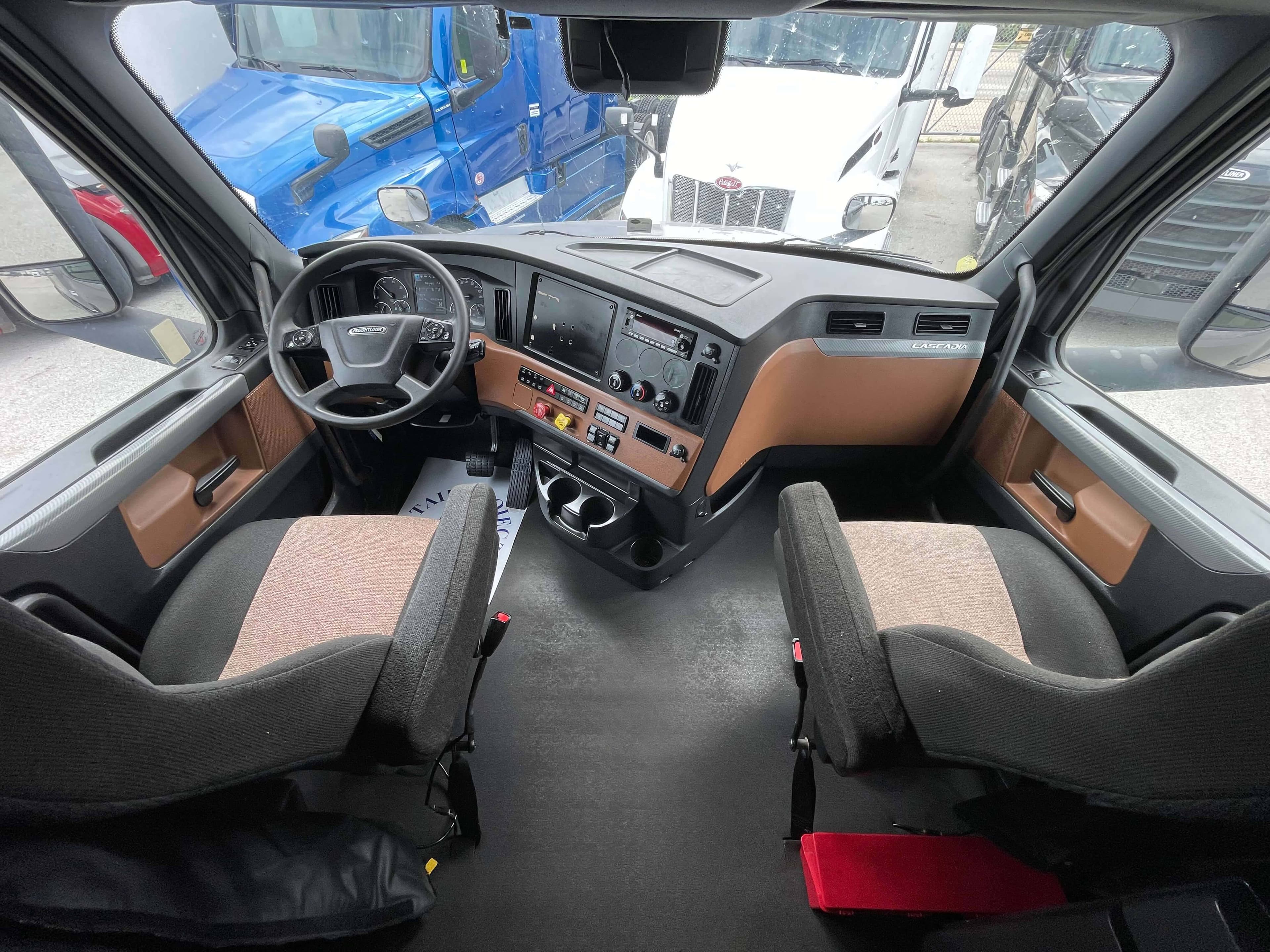 2022 Freightliner Cascadia 126 image 12