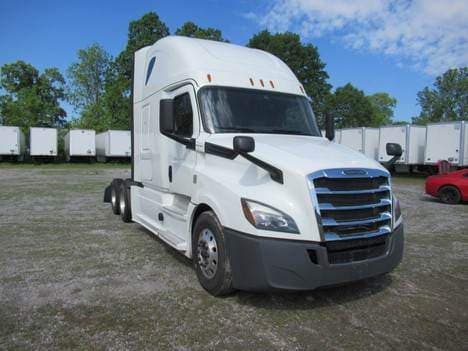2020 Freightliner Cascadia image 2