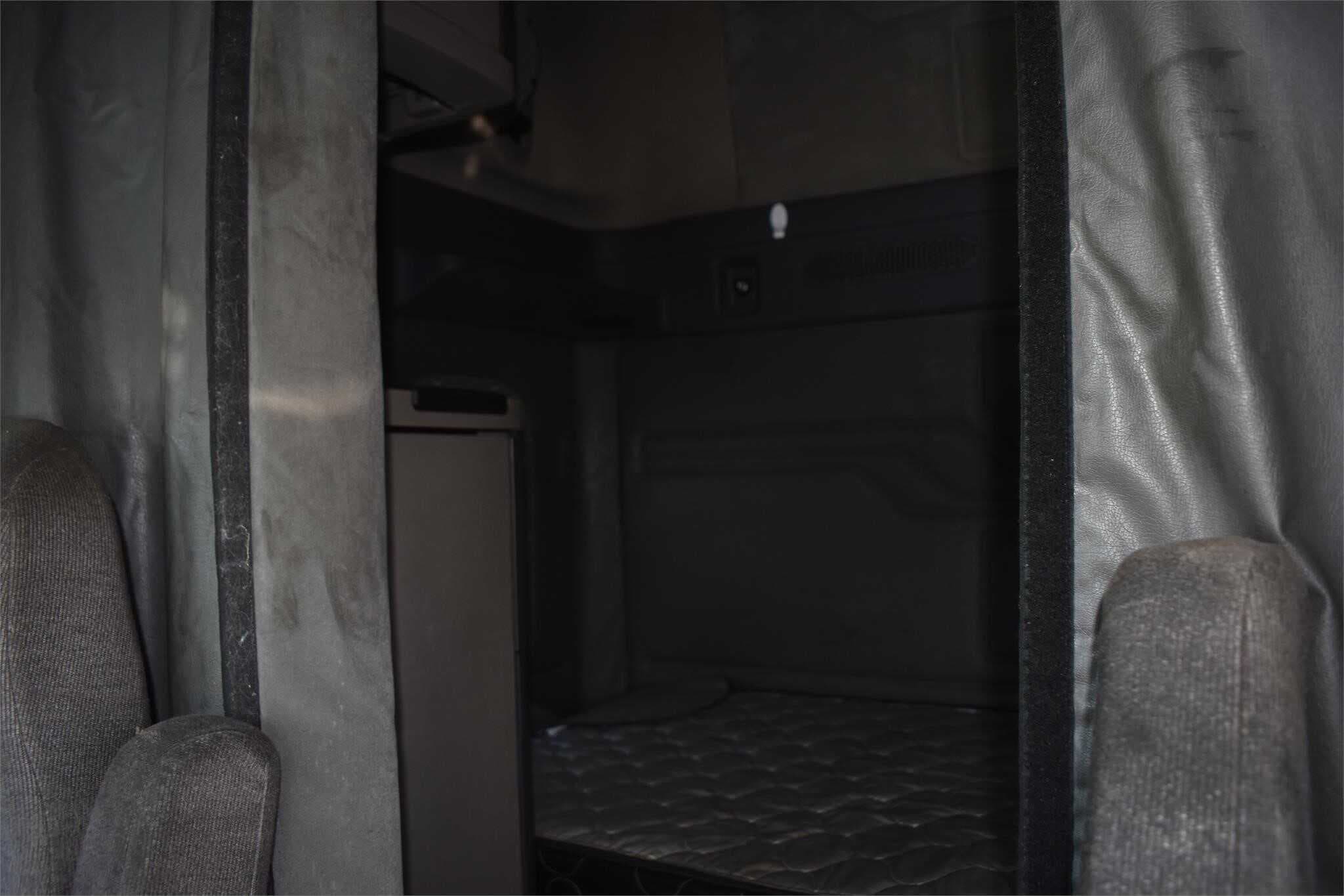 2013 Freightliner Cascadia 125 image 3