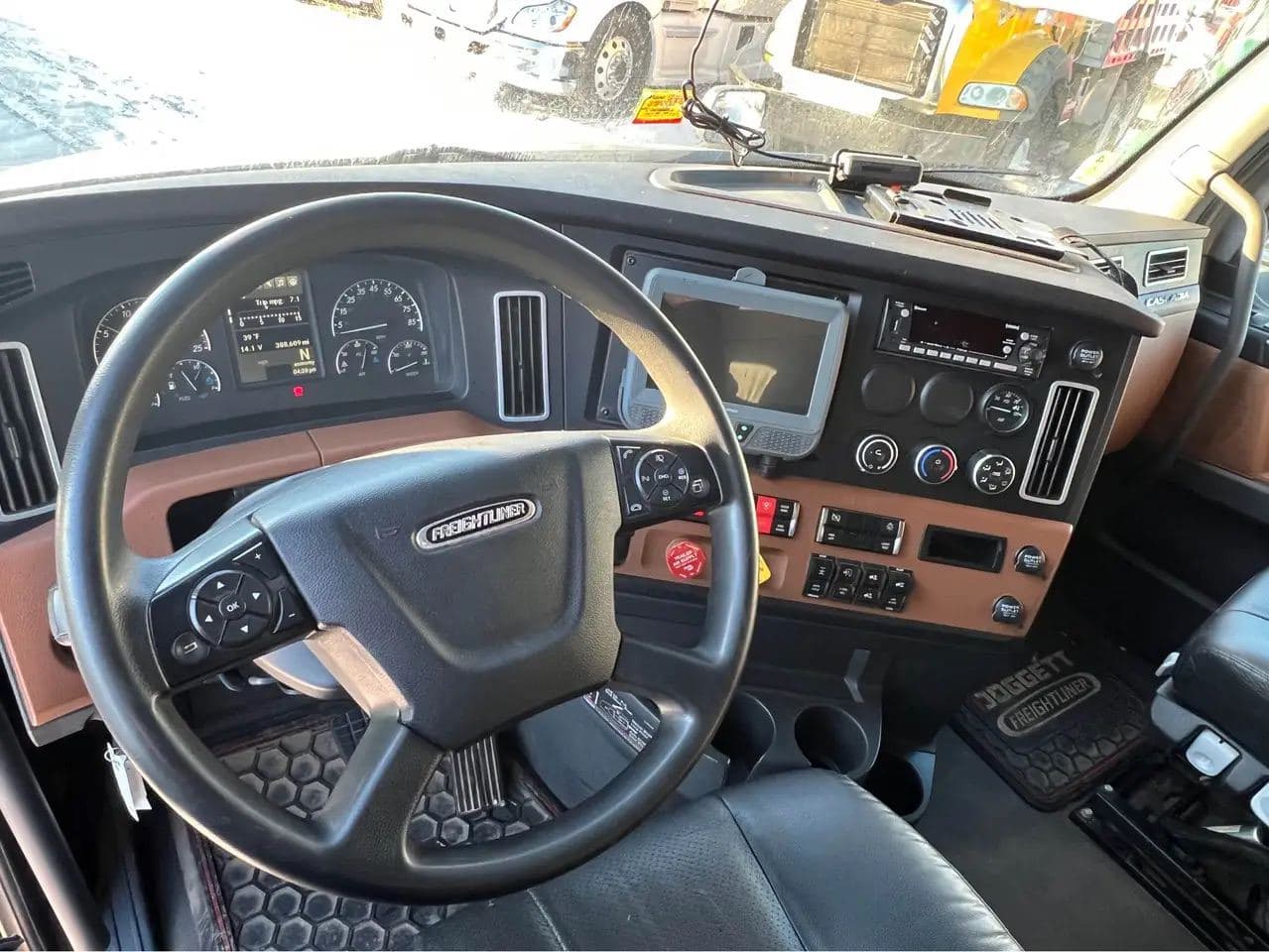 2023 Freightliner Cascadia 126 image 11