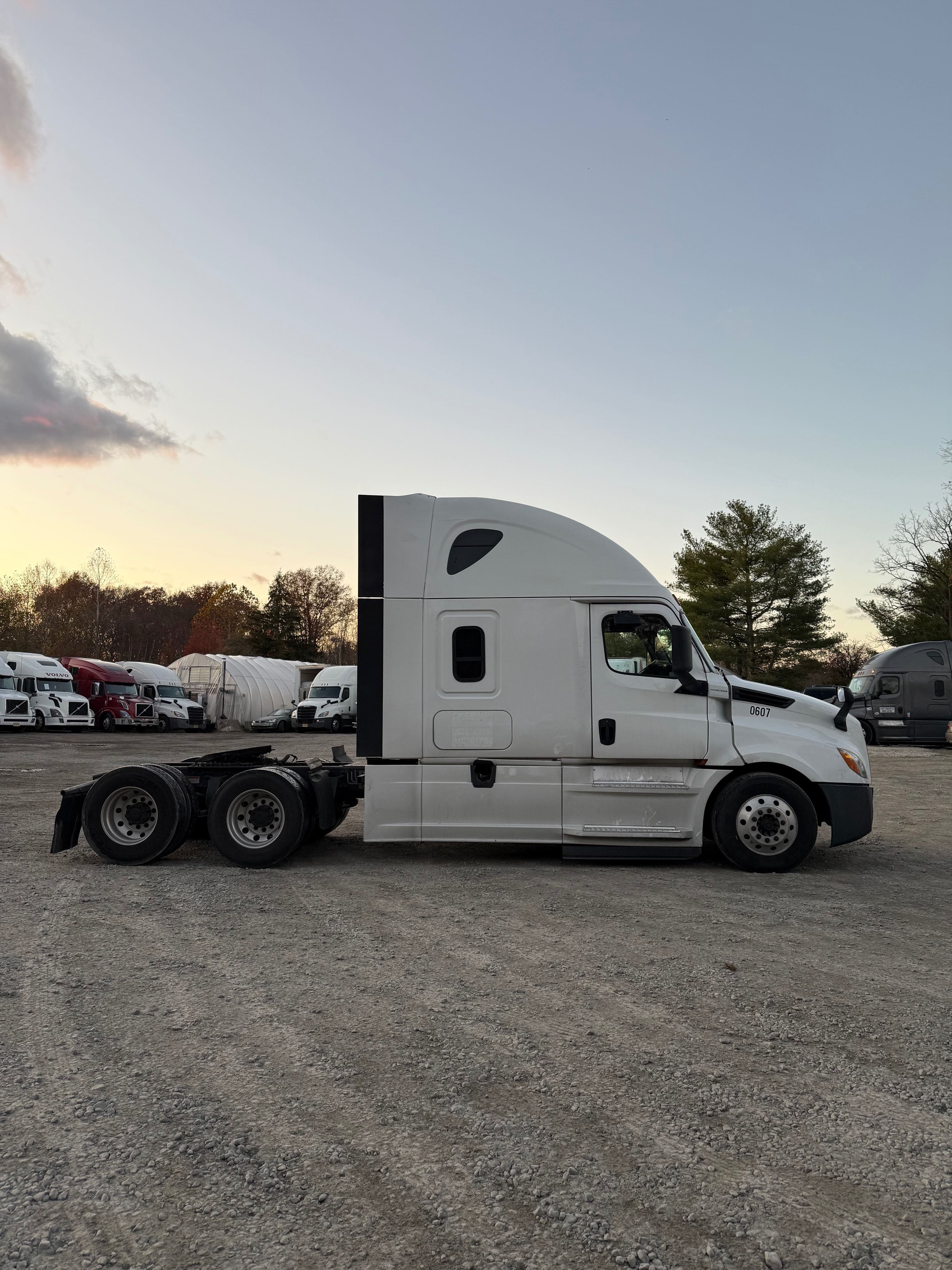 2019 Freightliner Cascadia image 3