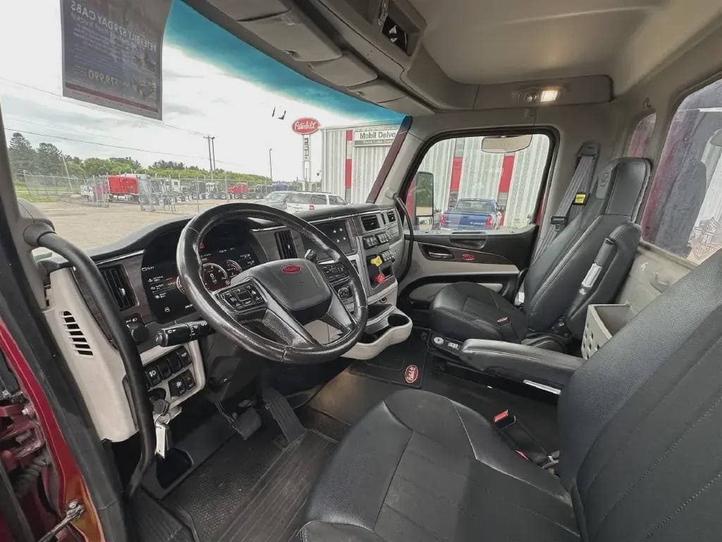 2022 Peterbilt 579 image 4