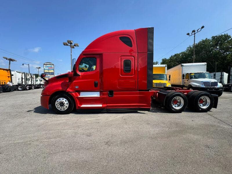 2023 Freightliner Cascadia image 9
