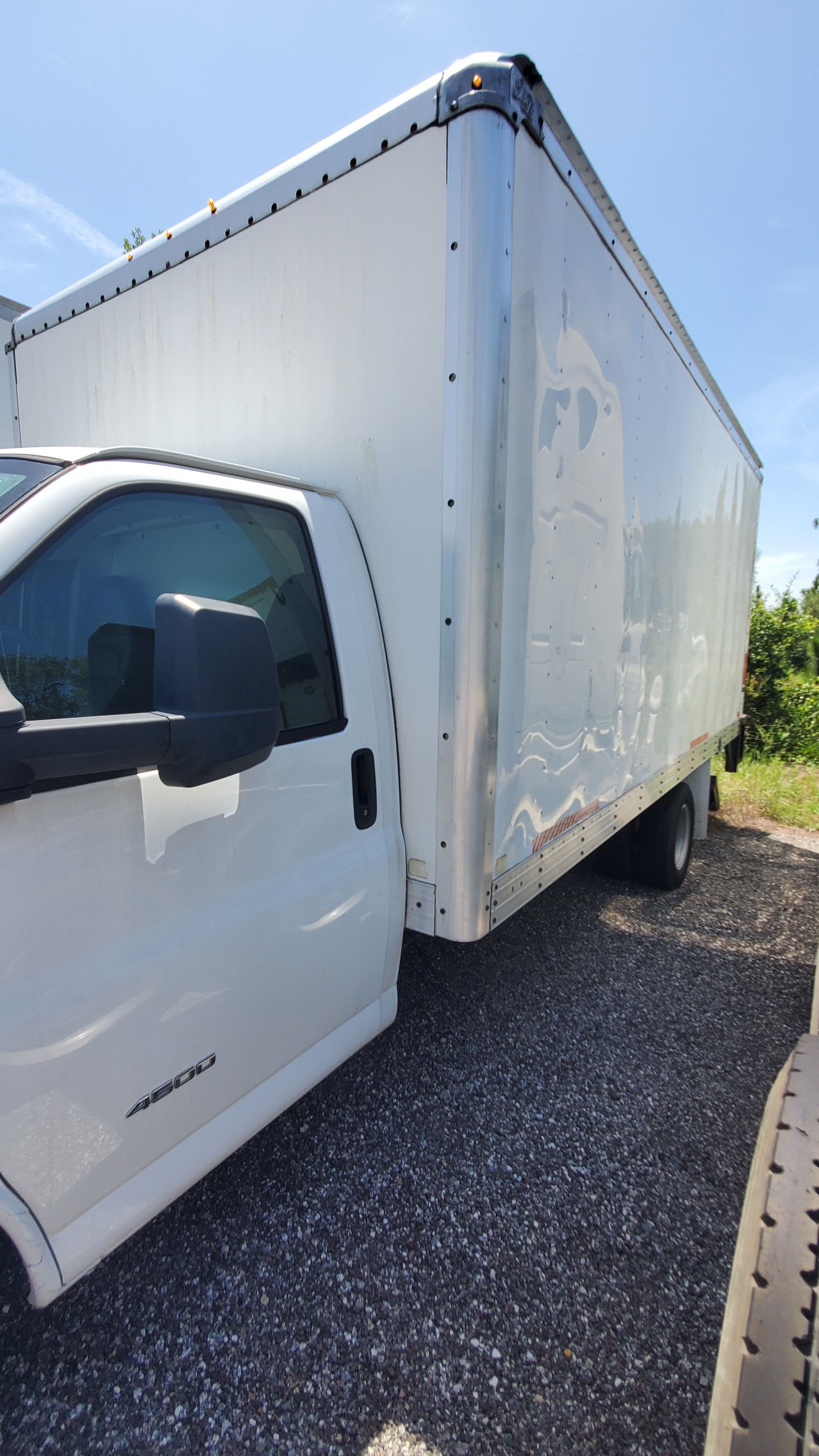 2015 Chevrolet Express image 2