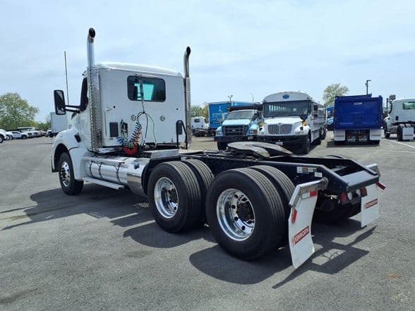 2023 Kenworth T880 image 6