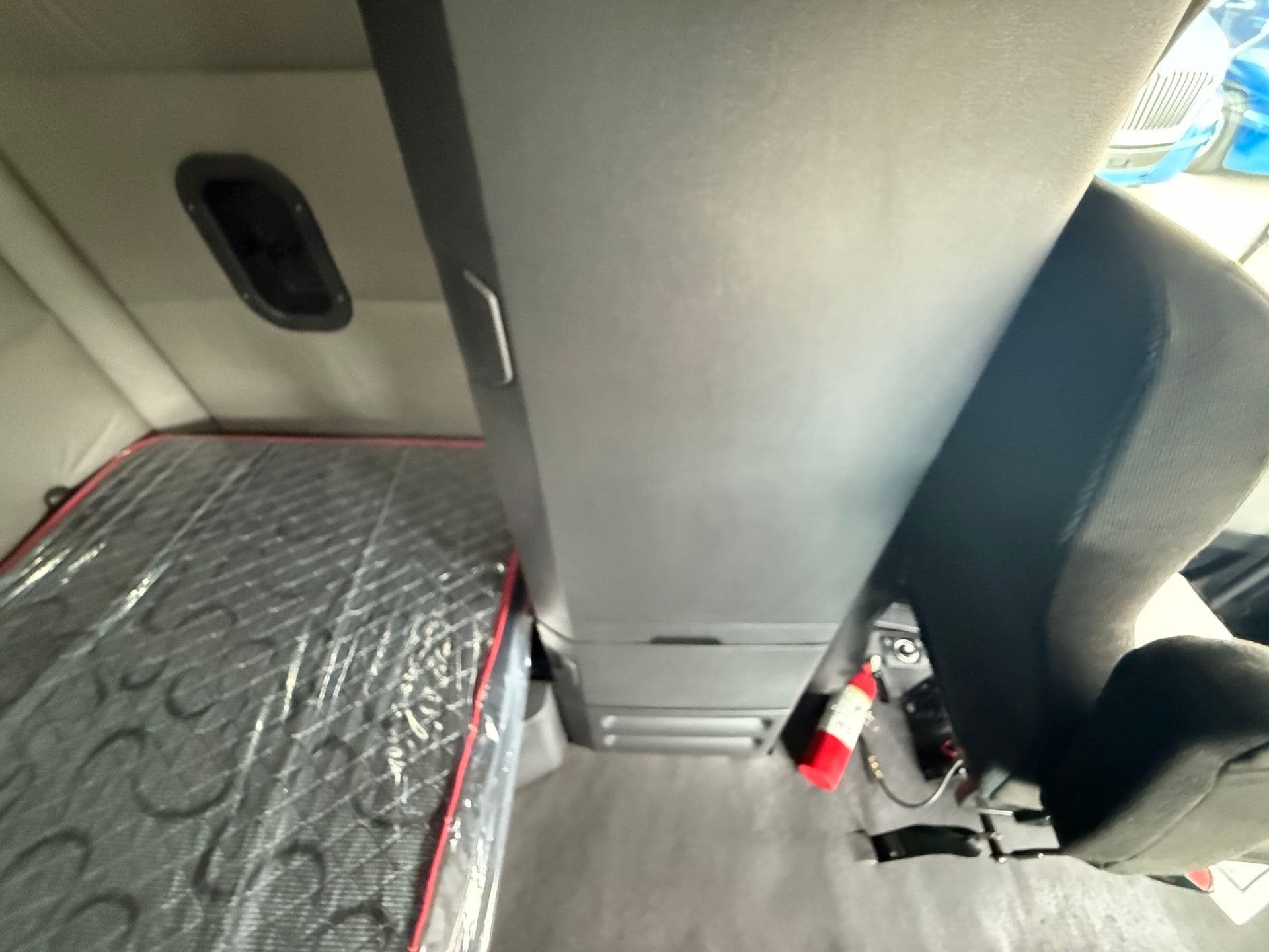 2021 Freightliner Cascadia 126 image 32