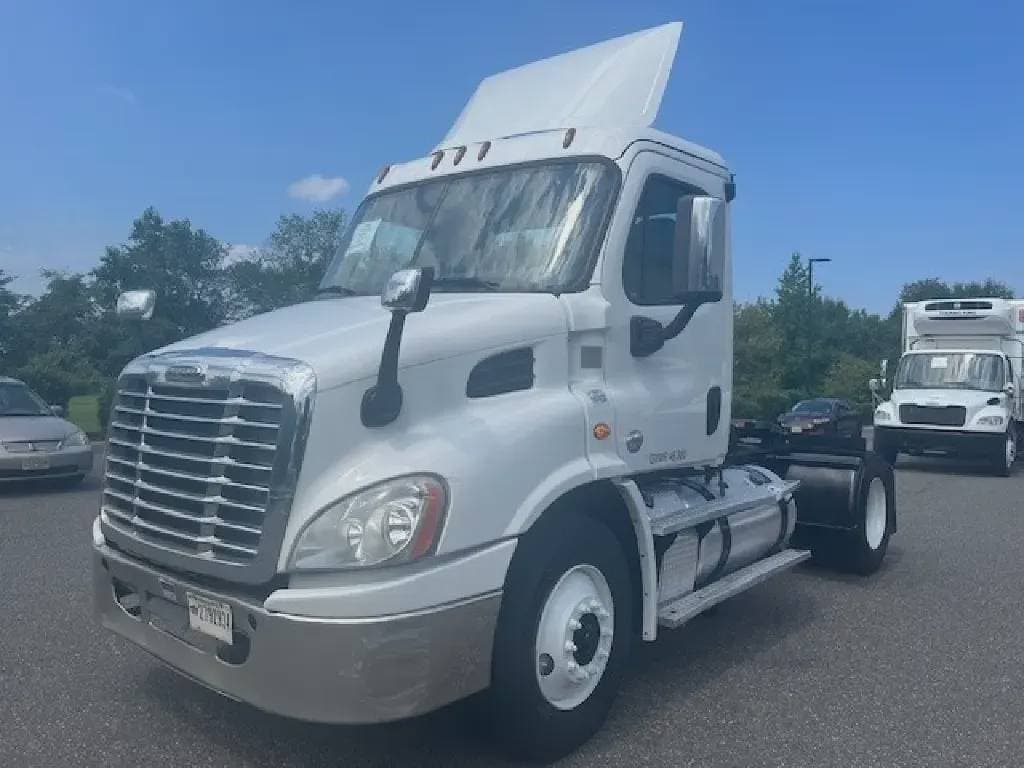 2019 Freightliner Cascadia 113 image 2