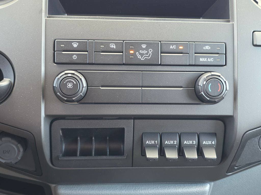 2027 Ford F-650SD Base image 35
