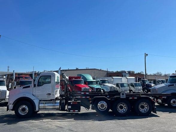2025 Kenworth T880 image 4