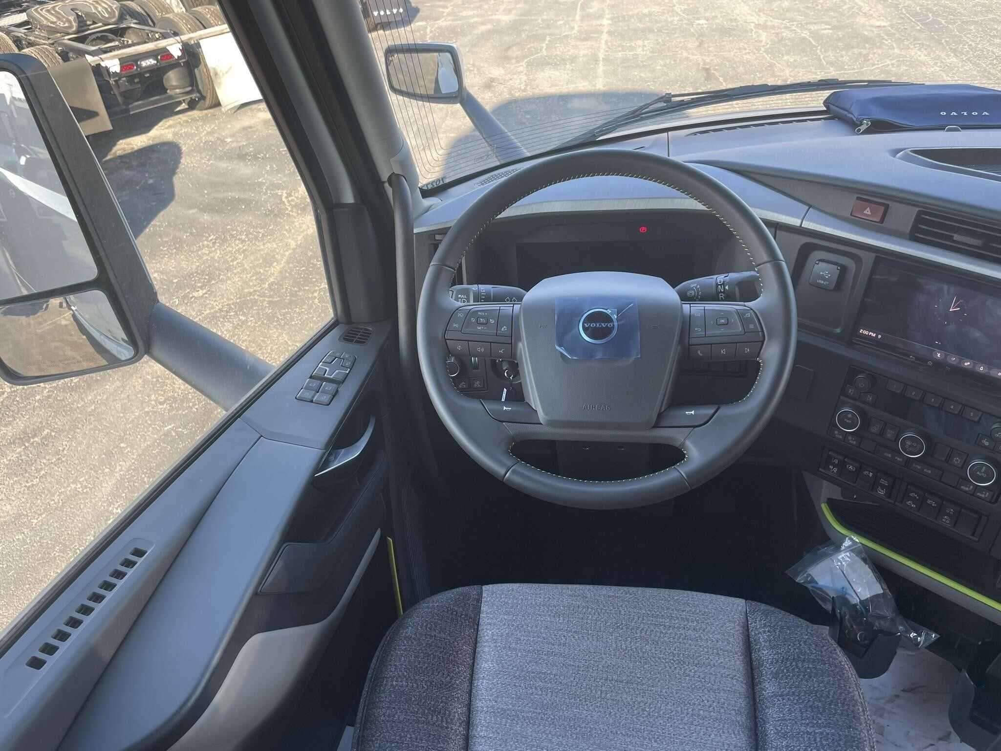2026 Volvo NEW VNL image 9