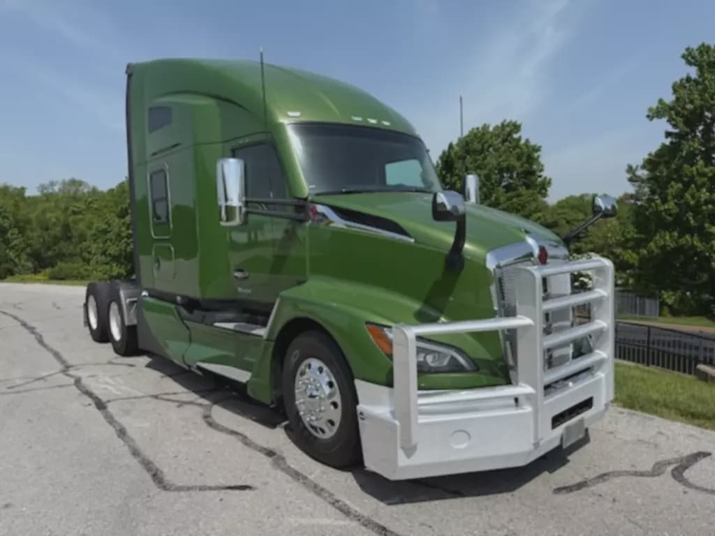 2022 Kenworth T680 image 1