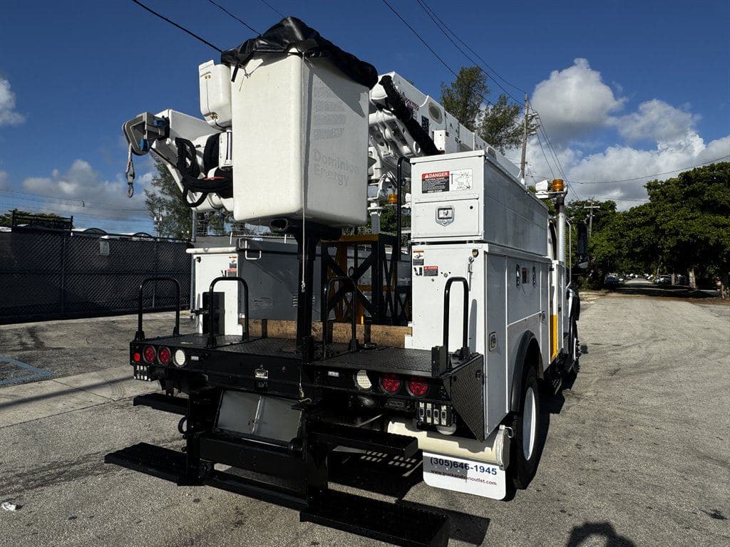 2017 Freightliner M2-106 image 12