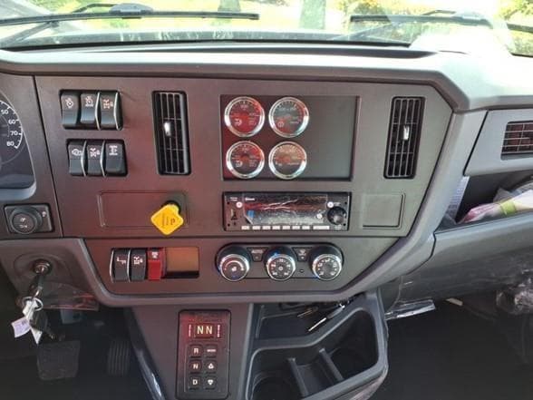 2025 Kenworth D5 image 13