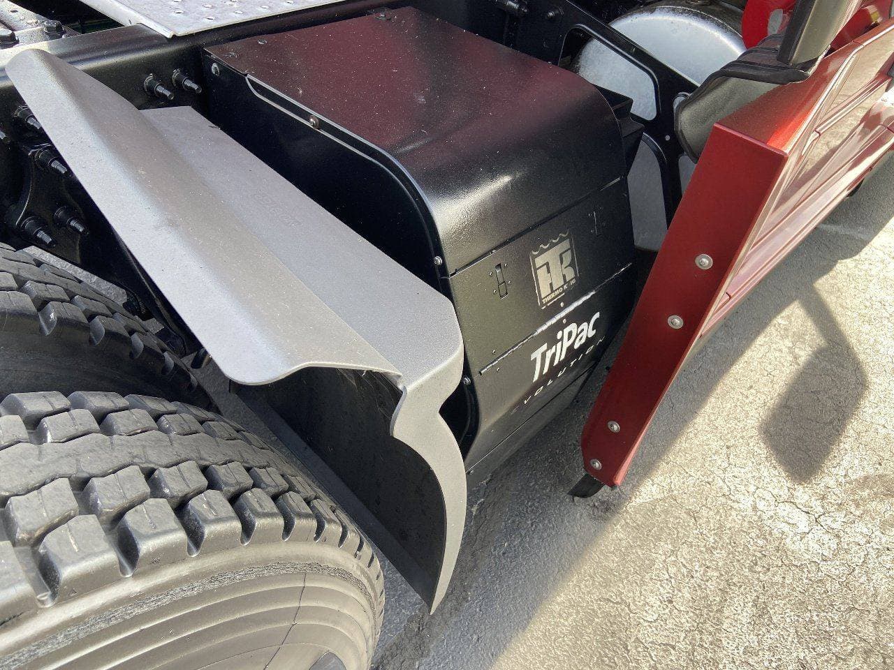 2021 FREIGHTLINER Cascadia CA126 Tandem Axle Sleeper image 19