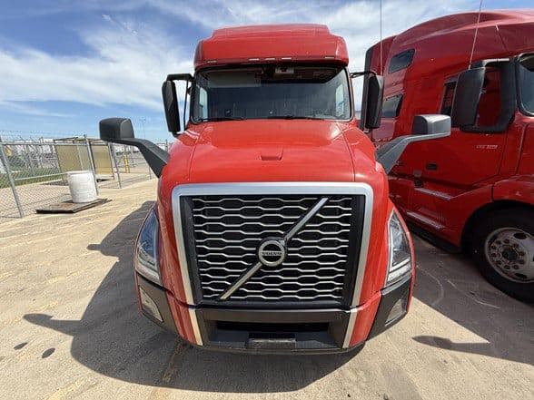 2023 Volvo VNL64T760 image 2
