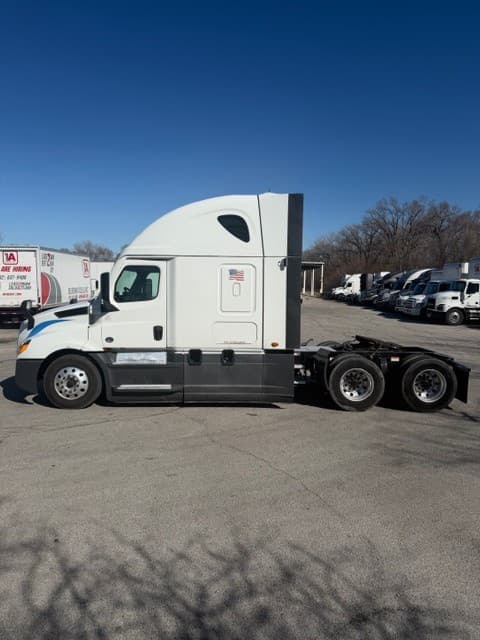 2022 Freightliner Cascadia 126 image 13