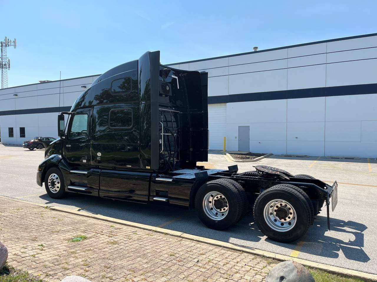 2022 Volvo VNL860 #1168 image 5