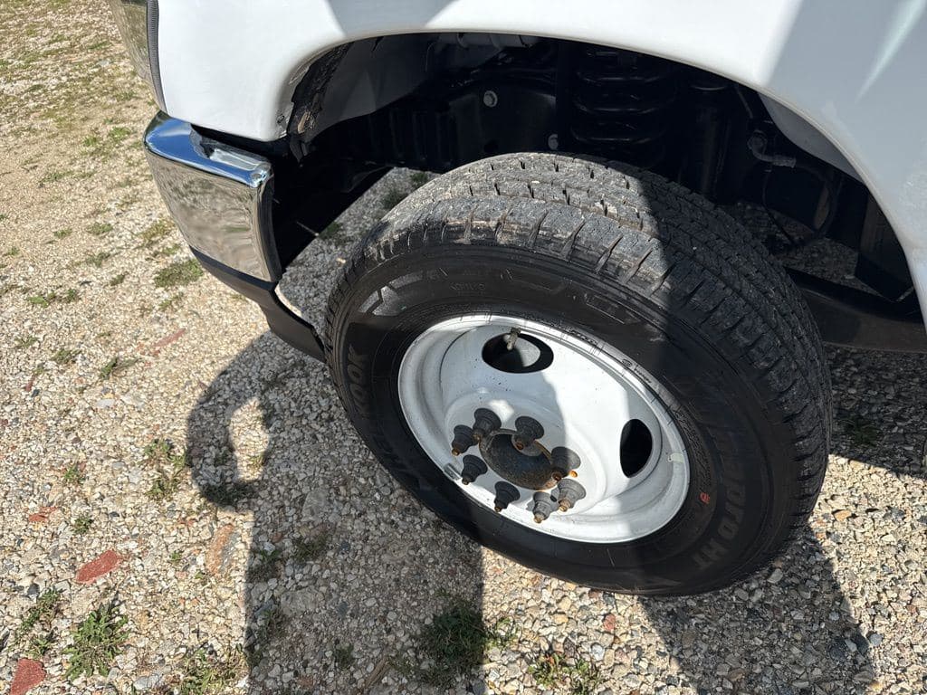 2026 Ford E-350SD Base Box Van image 39