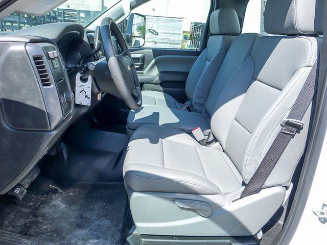 2024 Chevrolet Silverado 5500HD Work Truck 20'x96"x91" Box Truck image 10