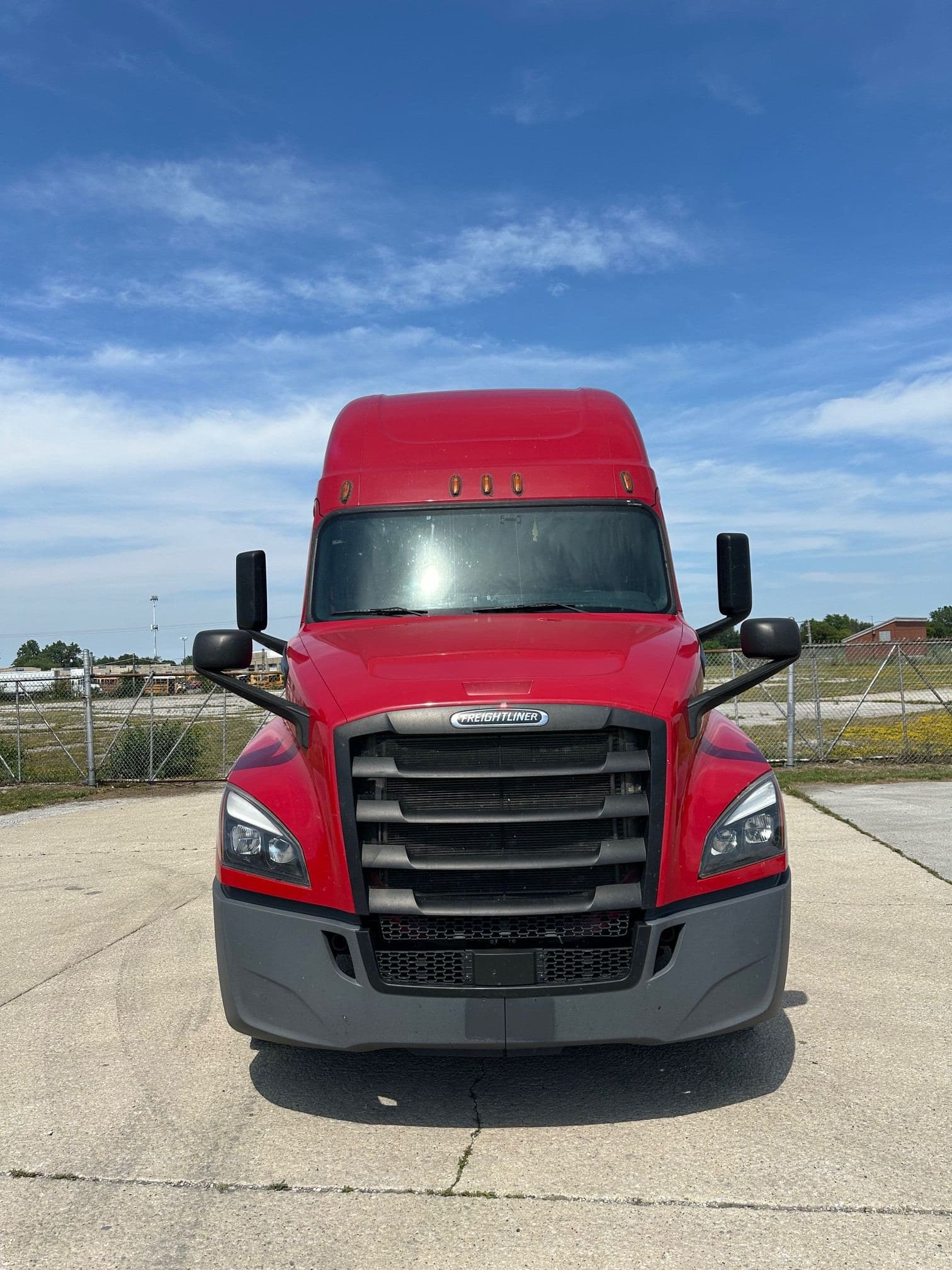 2020 Freightliner Cascadia image 2