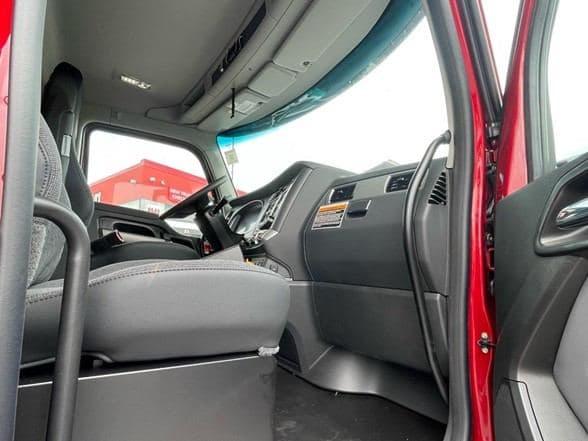 2025 Kenworth T880 image 14