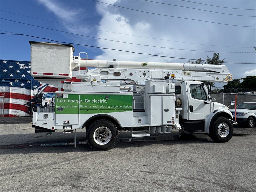 2018 Freightliner M2-106 image 16