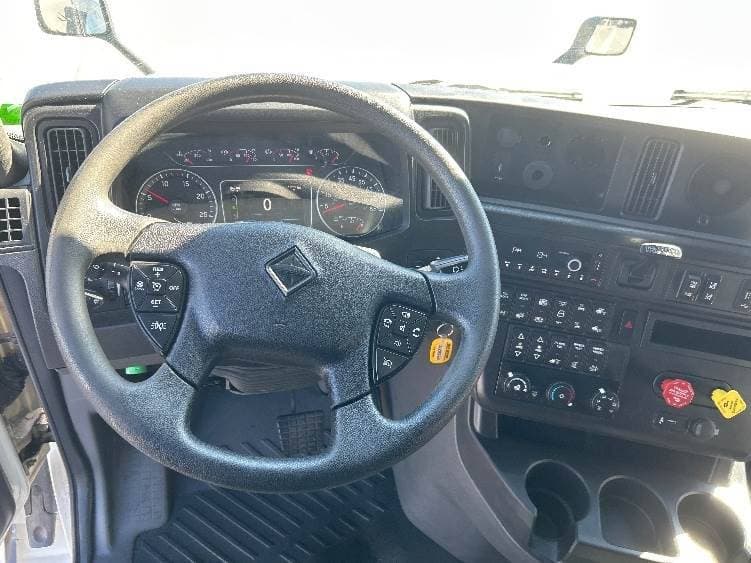 2023 International LT62F image 7