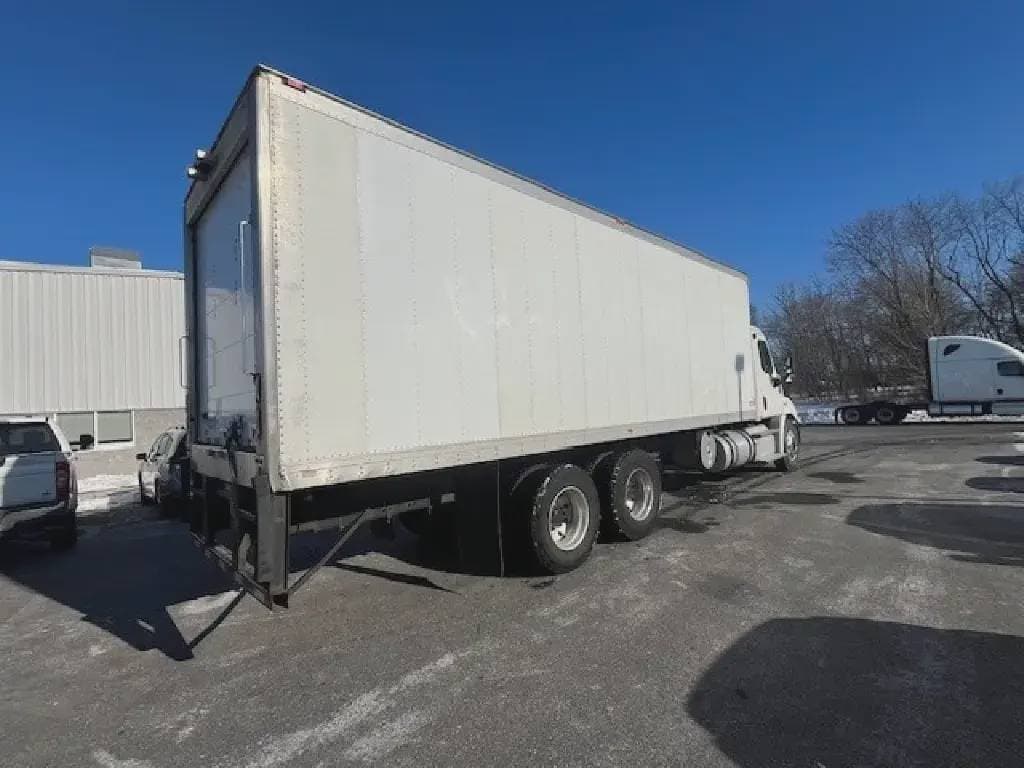 2019 Freightliner Cascadia 113 image 13