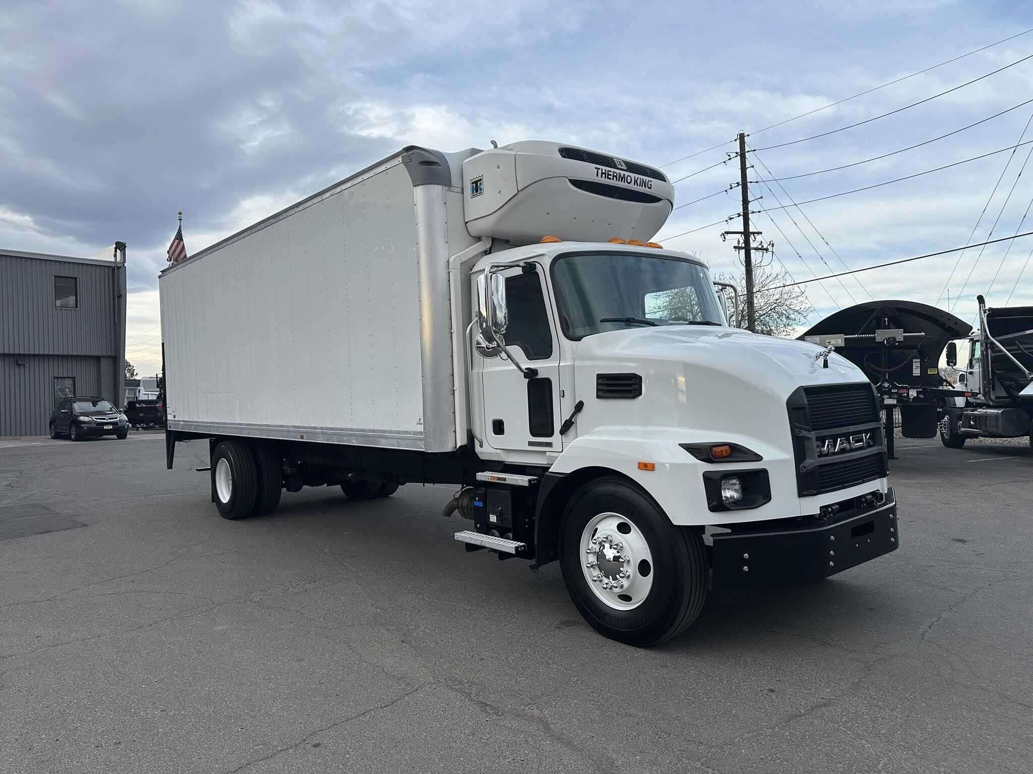 Used 2021 MACK MD6 Reefer/Refrigerated Truck image 2