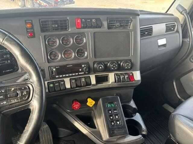 2023 Kenworth T880 image 12