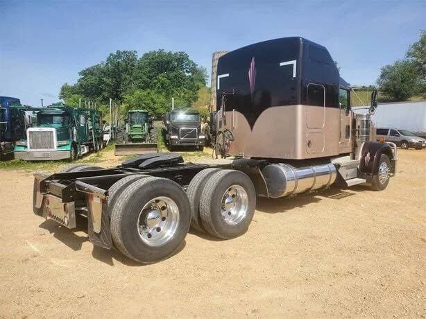 2005 KENWORTH W900 image 4