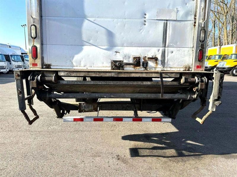 2018 Hino 268 image 10