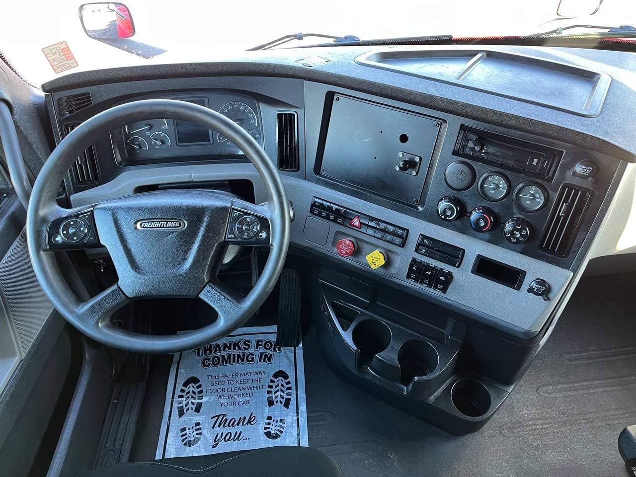 2020 Freightliner Cascadia image 13