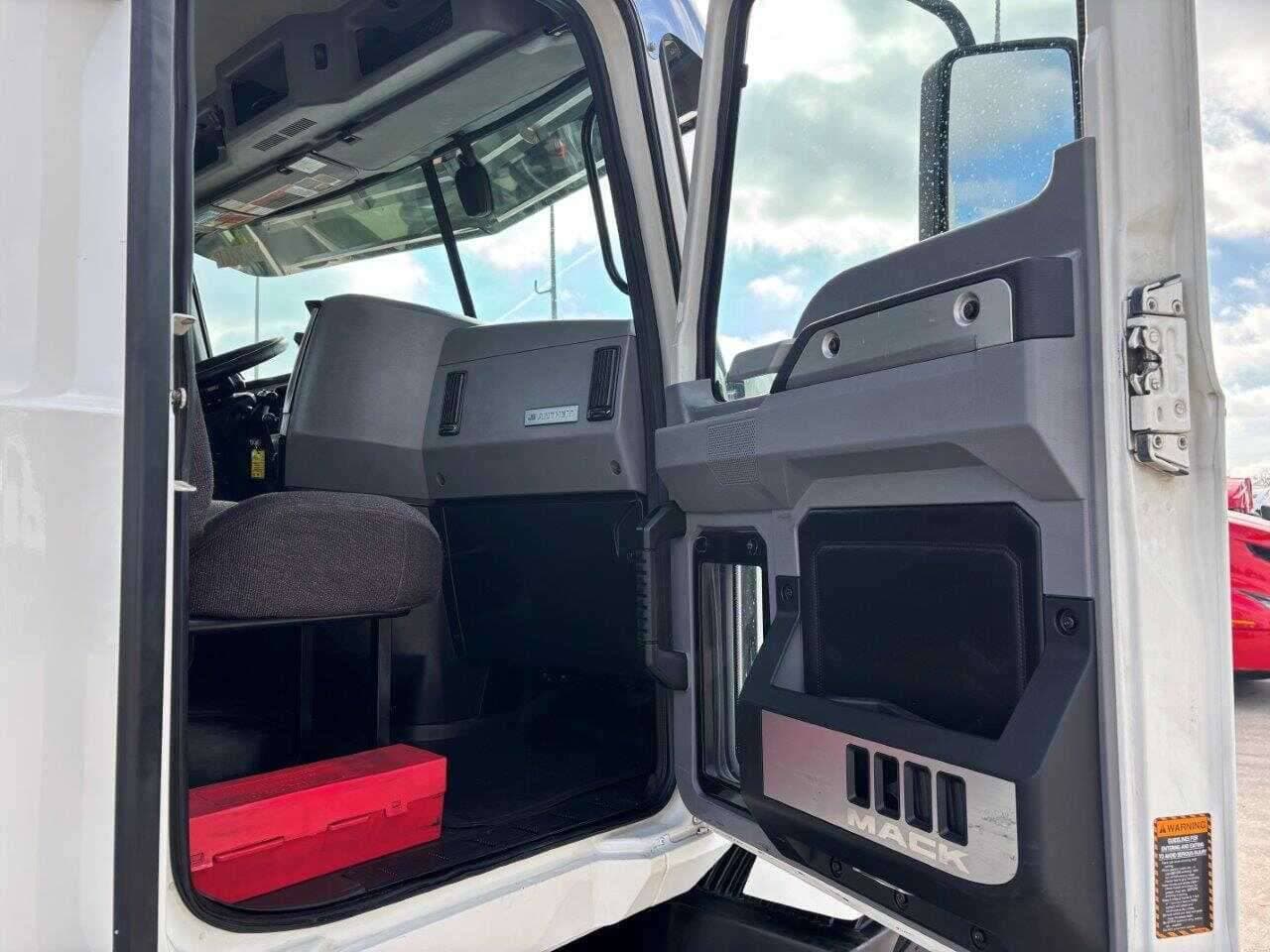 Used 2020 MACK ANTHEM Conventional - Day Cab in Fort Worth, TX image 12