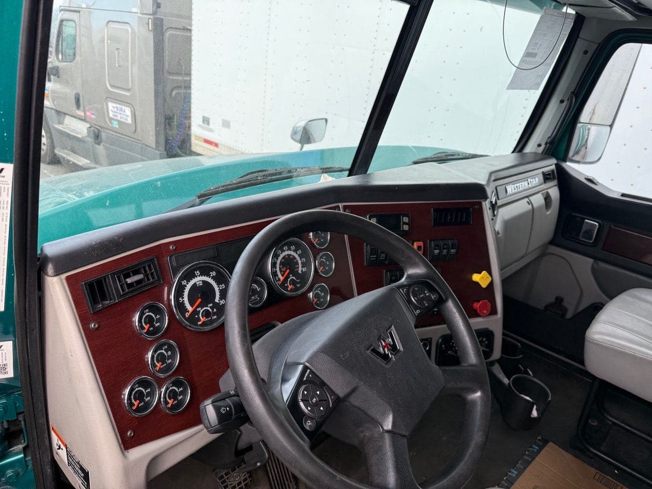 2017 Western Star 5700 image 7